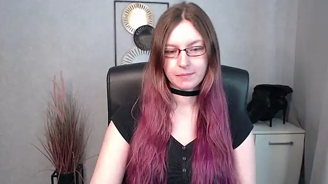 Snapshot of emmaxDelight chatting on March 18, 2025, 10:17 am emmaxDelight online show from March 18, 2025, 10:17 am
