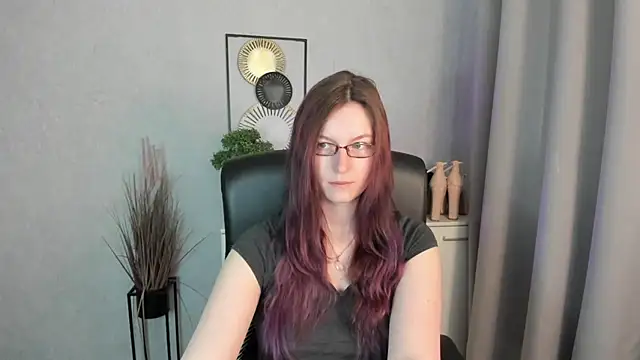 emmaxDelight online show from March 30, 2026, 5:31 am