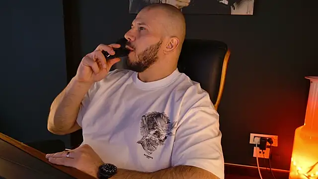 Snapshot of AngeloEric chatting on February 11, 2026, 11:32 am AngeloEric online show from February 11, 2026, 11:32 am