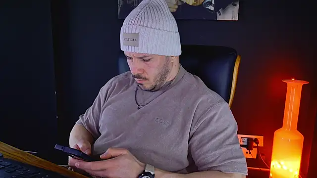 Snapshot of AngeloEric chatting on February 13, 2025, 10:34 am AngeloEric online show from February 13, 2025, 10:34 am