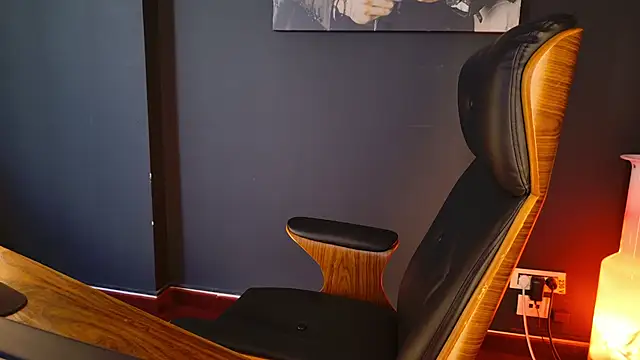 AngeloEric online show from October 22, 2025, 12:37 pm