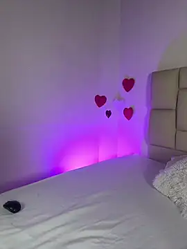 bella  honey online show from March 8, 2025, 8:14 pm