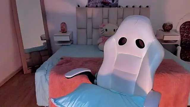 zoe turnner 18 online show from October 6, 2025, 11:44 am