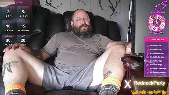 Snapshot of RedneckWants2PlayNow chatting on April 17, 2026, 3:04 pm RedneckWants2PlayNow online show from April 17, 2026, 3:04 pm