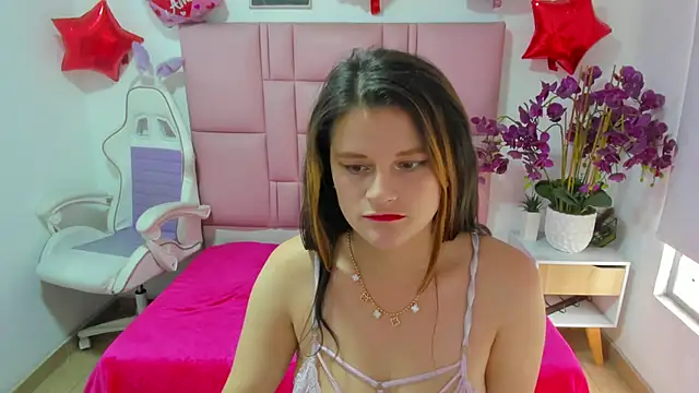 Lina Castle online show from May 29, 2026, 4:02 pm