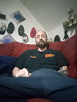 Snapshot of armdy371 chatting on April 22, 2026, 2:35 pm armdy371 online show from April 22, 2026, 2:35 pm