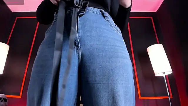 Snapshot of Carolina_Arias chatting on March 18, 2026, 8:10 pm Carolina Arias online show from March 18, 2026, 8:10 pm