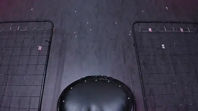 Snapshot of Carolina_Arias chatting on October 14, 2025, 8:09 pm Carolina Arias online show from October 14, 2025, 8:09 pm