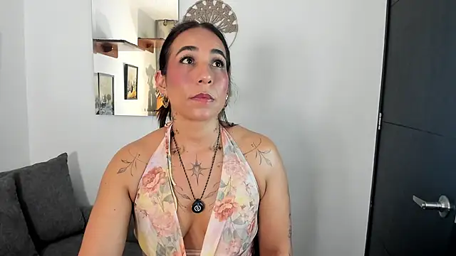 Snapshot of electra_hunt chatting on June 1, 2026, 11:26 pm electra hunt online show from June 1, 2026, 11:26 pm