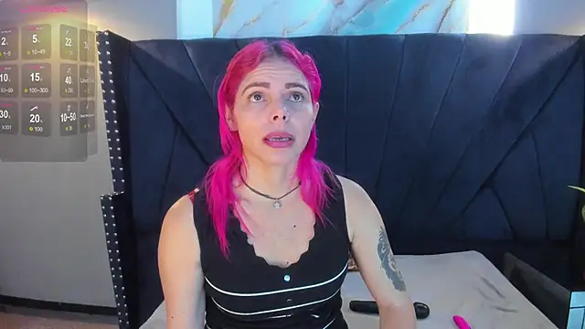 Snapshot of NIKI_SANTANA chatting on September 9, 2025, 3:49 am NIKI SANTANA online show from September 9, 2025, 3:49 am
