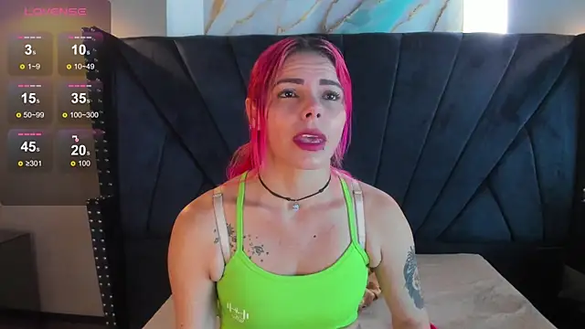 Snapshot of NIKI_SANTANA chatting on October 2, 2025, 3:43 am NIKI SANTANA online show from October 2, 2025, 3:43 am