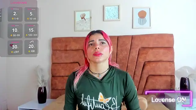 Snapshot of NIKI_SANTANA chatting on February 20, 2025, 3:56 am NIKI SANTANA online show from February 20, 2025, 3:56 am