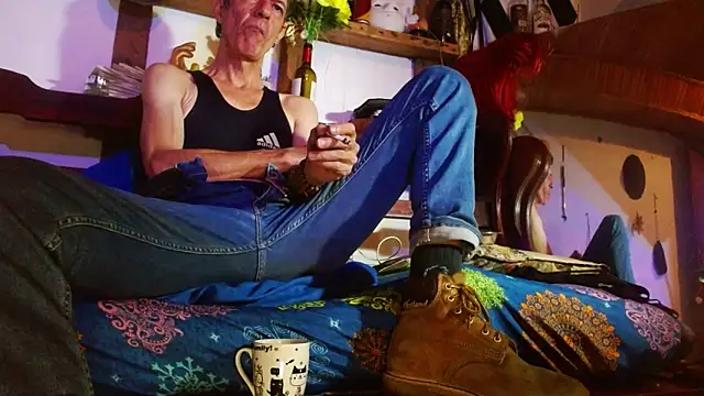 laye19 online show from May 16, 2026, 2:43 am