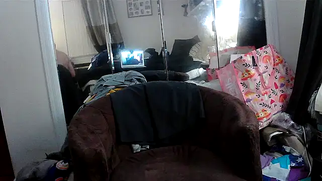Hand69someguy online show from June 10, 2026, 4:35 am