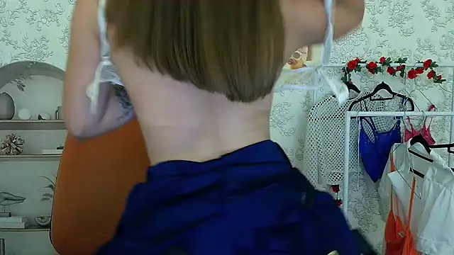  Barbie Kiss  online show from October 20, 2025, 2:39 pm