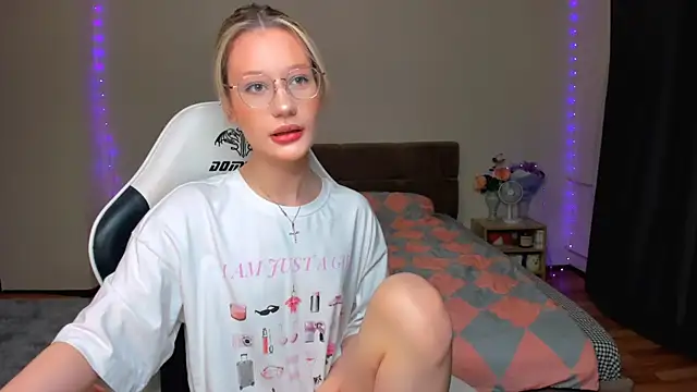 DearLia online show from October 11, 2025, 10:22 pm