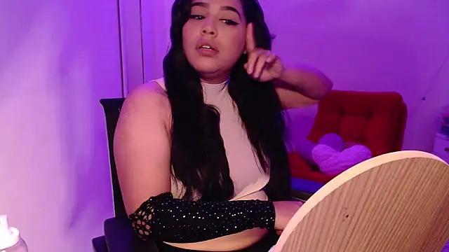 VenussTits97 online show from May 17, 2026, 9:15 pm