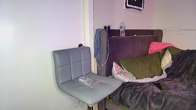 Naomiruty online show from November 19, 2025, 3:17 am