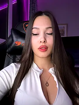 EricaWalls online show from October 31, 2025, 6:48 pm