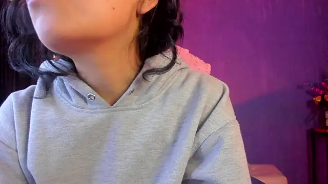 Snapshot of vanelope11 chatting on February 17, 2025, 9:54 pm vanelope11 online show from February 17, 2025, 9:54 pm