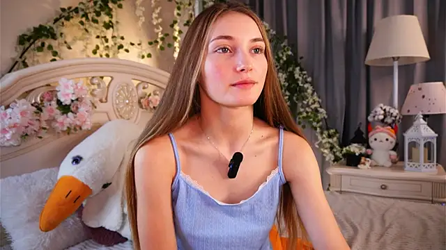 MonaEldon online show from November 11, 2025, 4:07 am