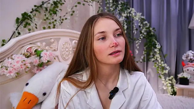 MonaEldon online show from November 23, 2025, 2:43 am