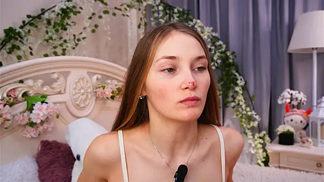 MonaEldon online show from November 24, 2025, 2:33 am