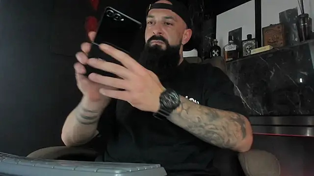 Snapshot of axxelrich_ chatting on October 16, 2025, 2:03 pm axxelrich online show from October 16, 2025, 2:03 pm