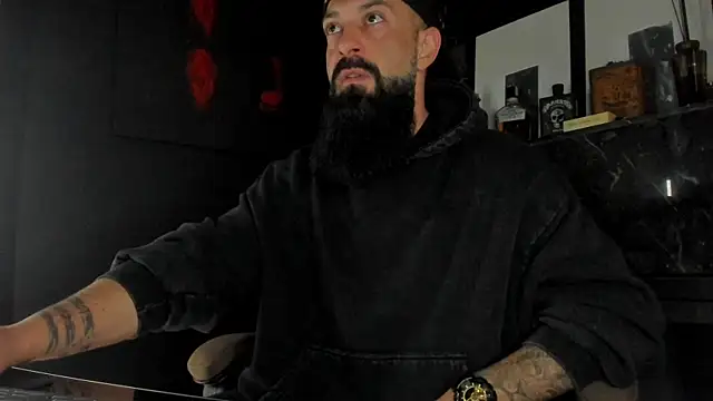 Snapshot of axxelrich_ chatting on October 28, 2025, 4:35 am axxelrich online show from October 28, 2025, 4:35 am