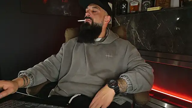 Snapshot of axxelrich_ chatting on November 4, 2025, 5:00 am axxelrich online show from November 4, 2025, 5:00 am