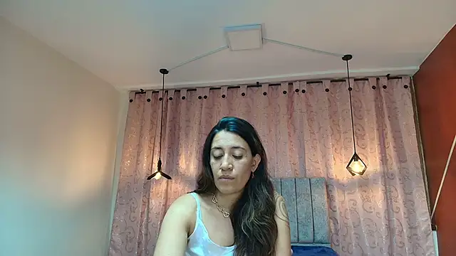 VioletaScott  online show from September 9, 2025, 4:49 pm