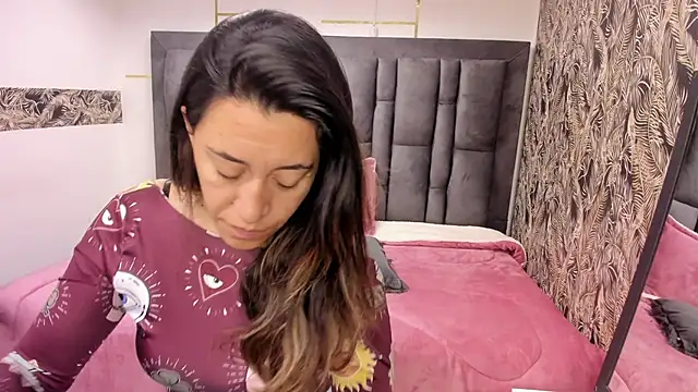 VioletaScott  online show from December 18, 2025, 1:15 pm