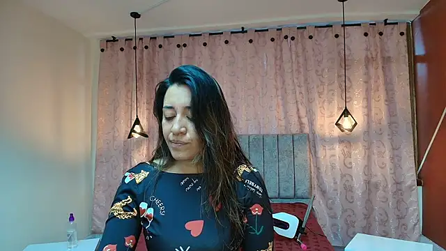 VioletaScott  online show from December 3, 2025, 1:32 pm