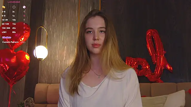 LoraineLuff online show from February 21, 2025, 9:11 pm