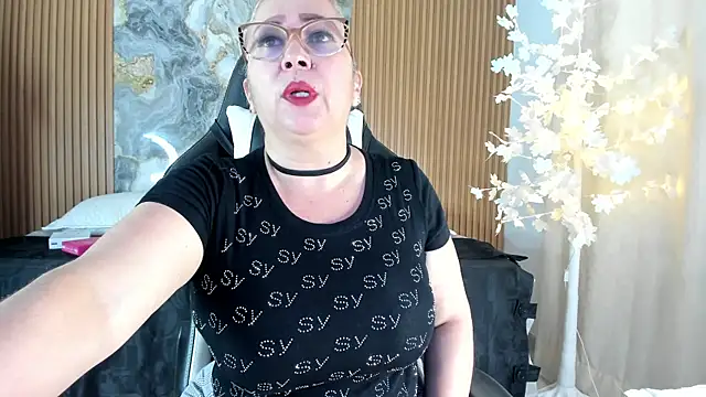 Snapshot of Danna_topless chatting on April 23, 2026, 12:11 pm Danna topless online show from April 23, 2026, 12:11 pm
