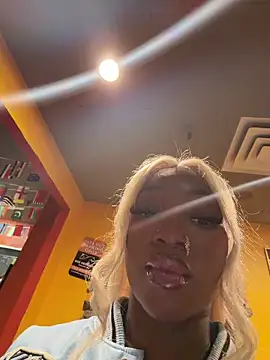 Snapshot of londonsfantasy chatting on March 5, 2026, 1:35 am londonsfantasy online show from March 5, 2026, 1:35 am