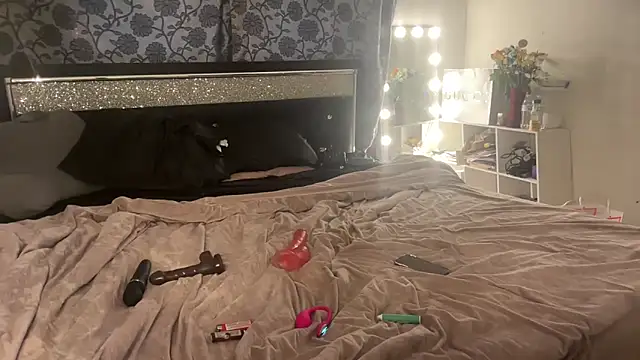 Snapshot of londonsfantasy chatting on February 26, 2026, 11:38 pm londonsfantasy online show from February 26, 2026, 11:38 pm