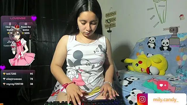 Snapshot of litle_mily_ chatting on February 2, 2025, 4:05 am litle mily online show from February 2, 2025, 4:05 am