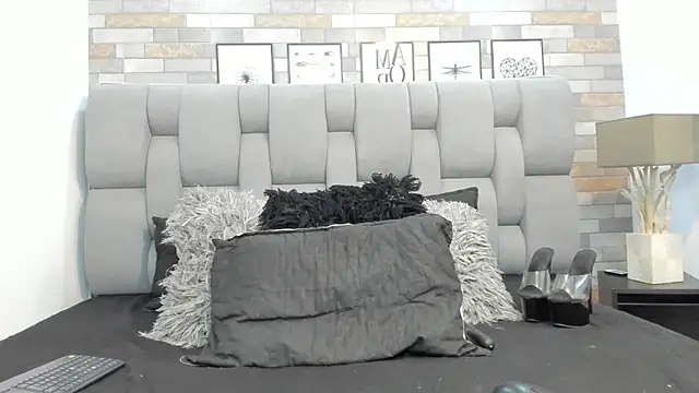 KariinaTaylor online show from March 9, 2026, 6:33 pm