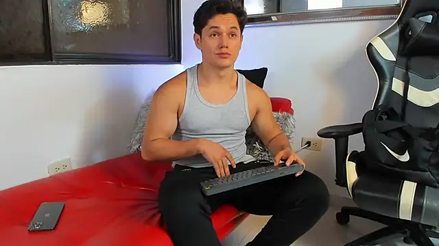 Snapshot of julian_wallace chatting on April 1, 2026, 3:42 pm julian wallace online show from April 1, 2026, 3:42 pm