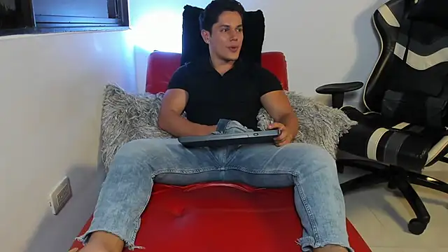 Snapshot of julian_wallace chatting on April 9, 2026, 6:19 am julian wallace online show from April 9, 2026, 6:19 am