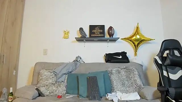 julian wallace online show from November 28, 2025, 3:45 pm