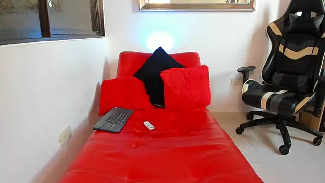 Snapshot of julian_wallace chatting on March 19, 2026, 12:38 pm julian wallace online show from March 19, 2026, 12:38 pm