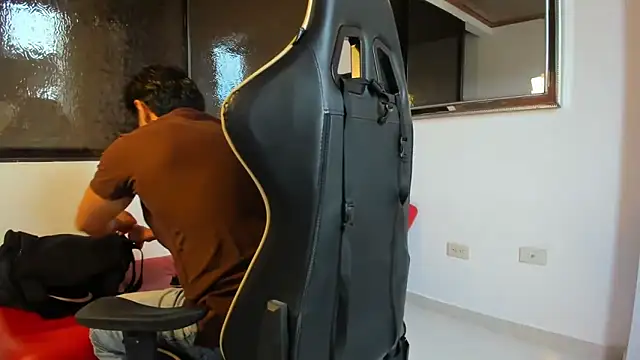 Snapshot of julian_wallace chatting on March 18, 2026, 8:21 pm julian wallace online show from March 18, 2026, 8:21 pm