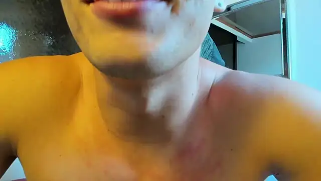 Snapshot of julian_wallace chatting on March 20, 2026, 7:48 pm julian wallace online show from March 20, 2026, 7:48 pm