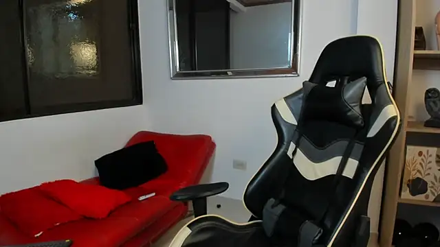 Snapshot of julian_wallace chatting on February 6, 2026, 7:32 pm julian wallace online show from February 6, 2026, 7:32 pm