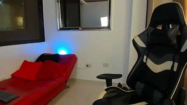 Snapshot of julian_wallace chatting on March 6, 2026, 4:35 pm julian wallace online show from March 6, 2026, 4:35 pm