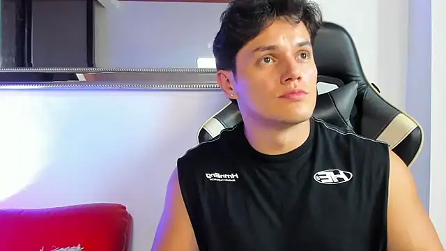 Snapshot of julian_wallace chatting on April 2, 2026, 10:27 pm julian wallace online show from April 2, 2026, 10:27 pm