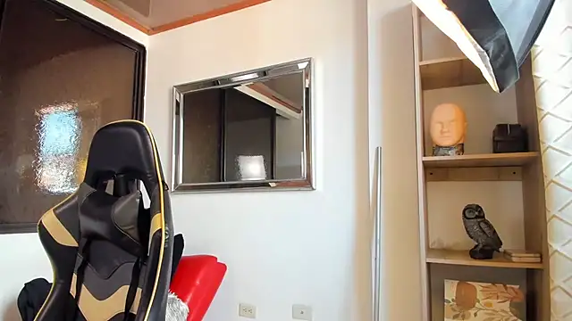 Snapshot of julian_wallace chatting on April 4, 2026, 8:04 pm julian wallace online show from April 4, 2026, 8:04 pm