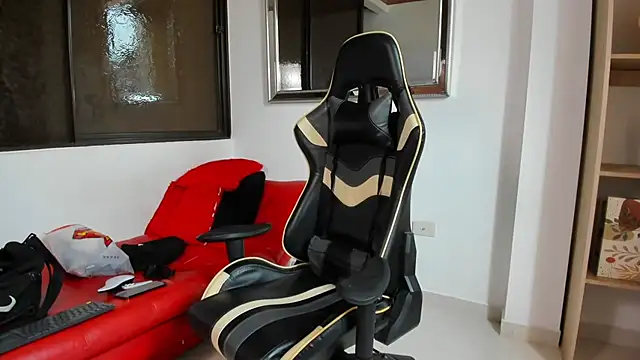 Snapshot of julian_wallace chatting on March 10, 2026, 1:04 pm julian wallace online show from March 10, 2026, 1:04 pm